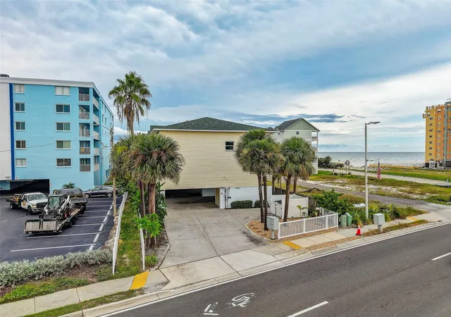 Photo 2 of Single family home for sale at 18522 Gulf Blvd #D, Indian Shores, FL 33785 | MLS# TB8553785 | Listing updated on 2026-10-08