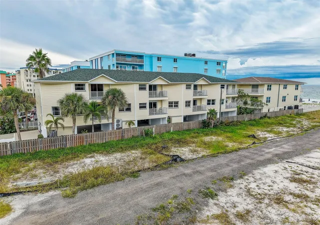 Photo 3 of Single family home for sale at 18522 Gulf Blvd #D, Indian Shores, FL 33785 | MLS# TB8553785 | Listing updated on 2026-10-08