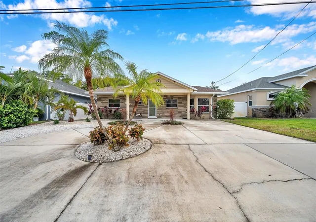 Photo 3 of Single family home for sale at 8 Citrus Dr, Palm Harbor, FL 34684 | MLS# TB8553786 | Listing updated on 2026-10-20