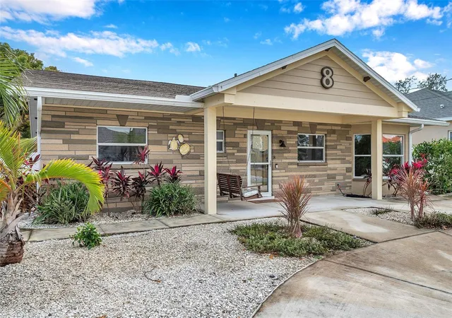 Photo 4 of Single family home for sale at 8 Citrus Dr, Palm Harbor, FL 34684 | MLS# TB8553786 | Listing updated on 2026-10-20