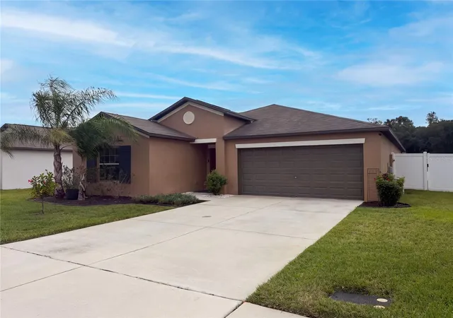Photo 2 of Single family home for sale at 39938 Harmon Grv Ct, Zephyrhills, FL 33540 | MLS# TB8553788 | Listing updated on 2026-10-08