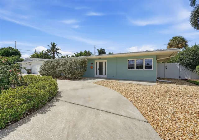 Photo 3 of Single family home for sale at 5285 40th Street S, Saint Petersburg, FL 33711 | MLS# TB8553791 | Listing updated on 2026-10-08