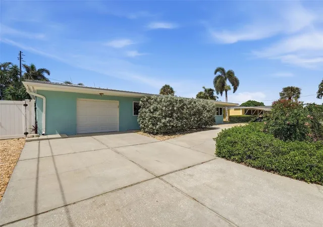 Photo 4 of Single family home for sale at 5285 40th Street S, Saint Petersburg, FL 33711 | MLS# TB8553791 | Listing updated on 2026-10-08