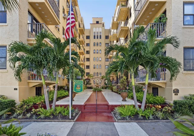Photo 1 of Condo for sale at 130 4th Avenue N #702, Saint Petersburg, FL 33701 | MLS# A4708022 | Listing updated on 2026-10-17