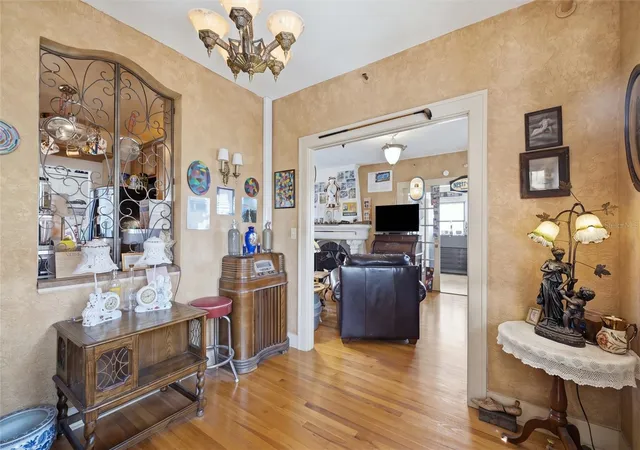 Photo 3 of Condo for sale at 130 4th Avenue N #702, Saint Petersburg, FL 33701 | MLS# A4708022 | Listing updated on 2026-10-17