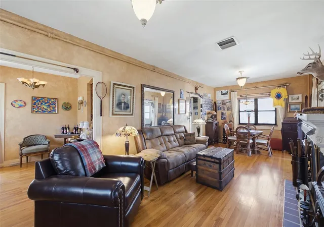 Photo 4 of Condo for sale at 130 4th Avenue N #702, Saint Petersburg, FL 33701 | MLS# A4708022 | Listing updated on 2026-10-17