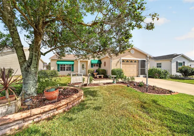 Photo 1 of Single family home for sale at 2615 Privada Dr, The Villages, FL 32162 | MLS# OM733205 | Listing updated on 2026-10-02