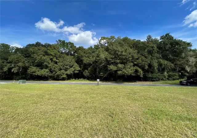Photo 3 of Sale Pending at 330 Gravina Point, Sanford, FL 32771 | MLS# O6446321 | Listing updated on 2026-10-01