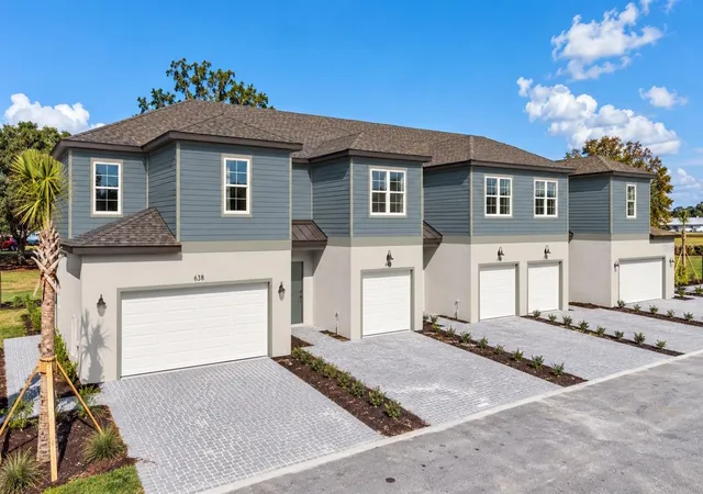 Photo 1 of Townhouse for sale at 2290 Red Pine Ct, Eustis, FL 32726 | MLS# W7889978 | Listing updated on 2026-10-06