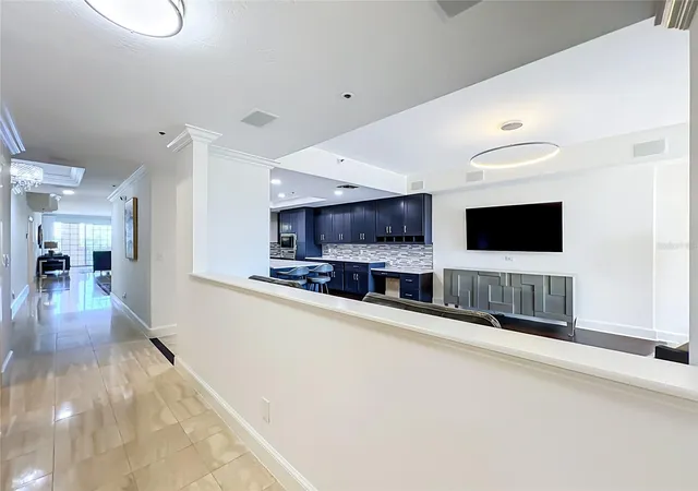 Photo 4 of Condo for sale at 1110 W Ivanhoe Blvd #9, Orlando, FL 32804 | MLS# O6446338 | Listing updated on 2026-10-06