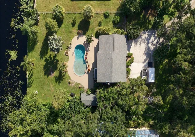 Photo 2 of Single family home for sale at 8022 Tierra Verde Dr, Tampa, FL 33617 | MLS# TB8553810 | Listing updated on 2026-10-03