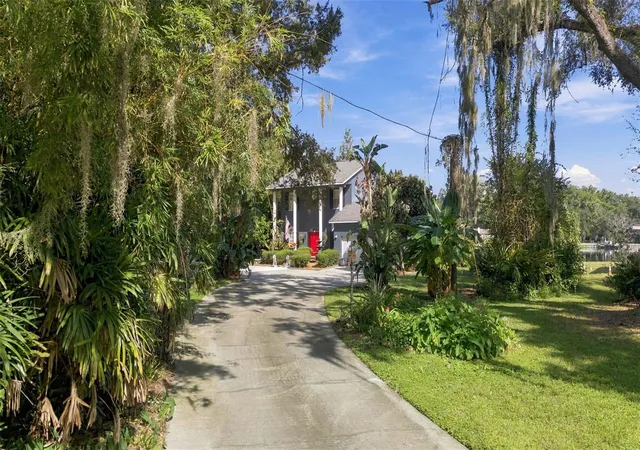 Photo 3 of Single family home for sale at 8022 Tierra Verde Dr, Tampa, FL 33617 | MLS# TB8553810 | Listing updated on 2026-10-03