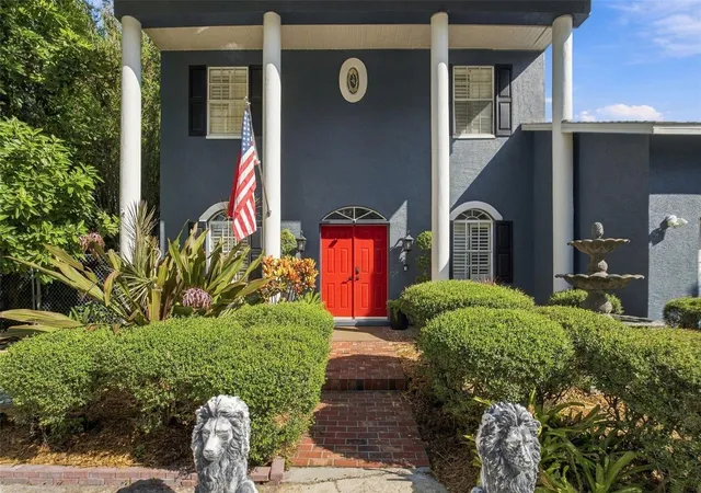 Photo 4 of Single family home for sale at 8022 Tierra Verde Dr, Tampa, FL 33617 | MLS# TB8553810 | Listing updated on 2026-10-03