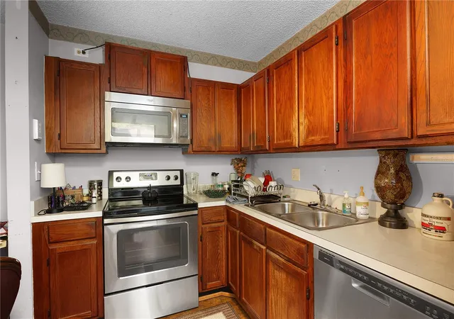 Photo 4 of Townhouse for sale at 5214 Cedarbend Dr #1, Fort Myers, FL 33919 | MLS# C7531421 | Listing updated on 2026-10-01