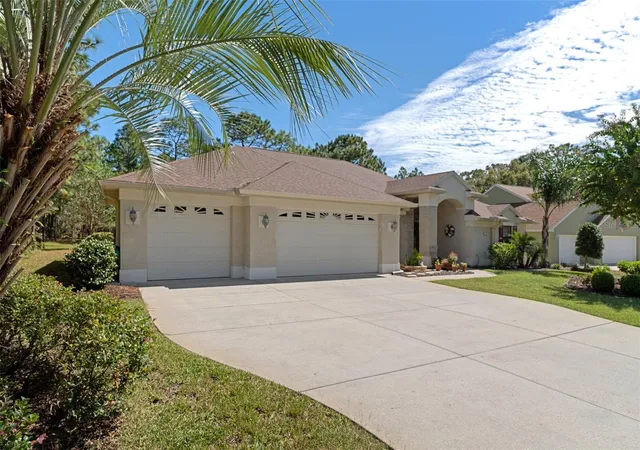 Photo 3 of Single family home for sale at 15 Cupania Ct, Homosassa, FL 34446 | MLS# W7889982 | Listing updated on 2026-10-06