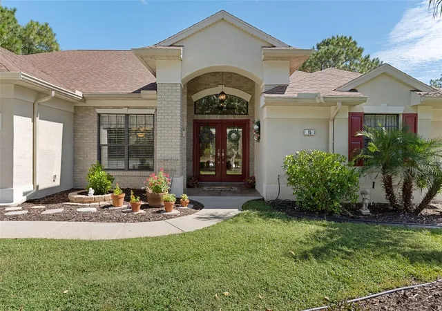 Photo 3 of Single family home for sale at 15 Cupania Ct, Homosassa, FL 34446 | MLS# W7889982 | Listing updated on 2026-10-06