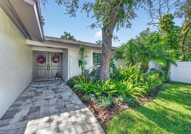 Photo 2 of Single family home for sale at 1002 N Florida Ave, Tarpon Springs, FL 34689 | MLS# TB8553827 | Listing updated on 2026-10-03