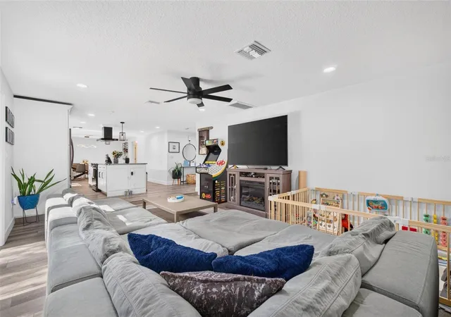 Photo 3 of Single family home for sale at 1002 N Florida Ave, Tarpon Springs, FL 34689 | MLS# TB8553827 | Listing updated on 2026-10-03