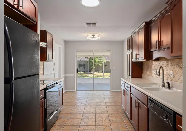 Photo 4 of Single family home for sale at 5319 Fox Briar Trl, Orlando, FL 32808 | MLS# O6446350 | Listing updated on 2026-10-07