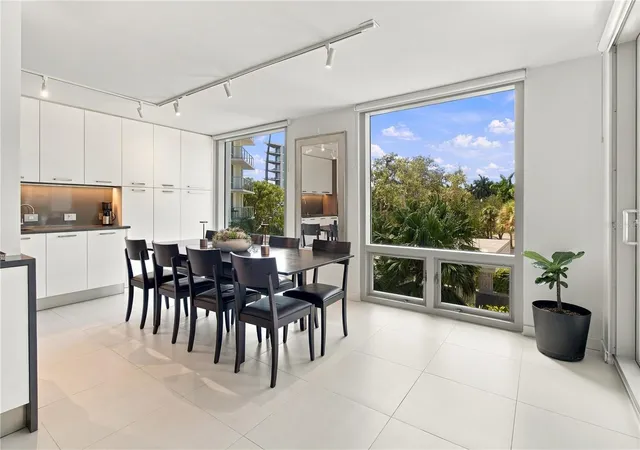 Photo 3 of Condo for sale at 1111 N Gulfstream Ave #3D, Sarasota, FL 34236 | MLS# A4708048 | Listing updated on 2026-10-04