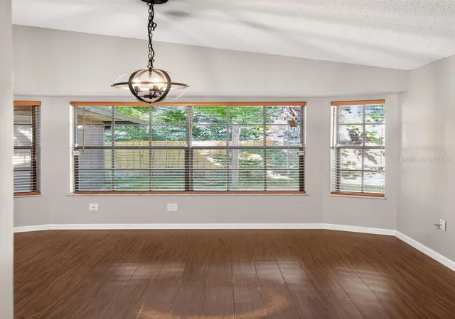 Photo 3 of Single family home for sale at 1052 Piedmont Oaks Dr, Apopka, FL 32703 | MLS# O6446351 | Listing updated on 2026-10-04