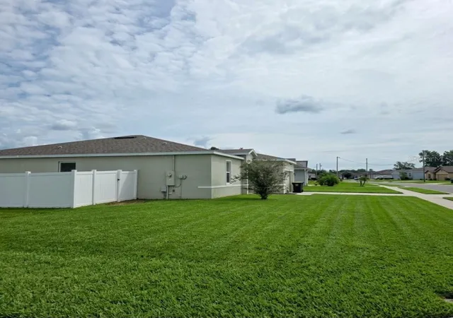 Photo 3 of Single family home for sale at 356 Camellia Ct, Kissimmee, FL 34759 | MLS# O6446354 | Listing updated on 2026-10-22