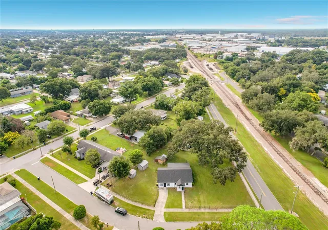 Photo 3 of Single family home for sale at 709 Chestnut Rd, Auburndale, FL 33823 | MLS# O6446359 | Listing updated on 2026-10-08