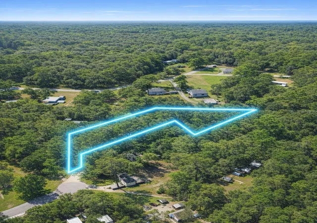 Photo 2 of Land for sale at 1764 Country Woods Dr, Lakeland, FL 33809 | MLS# B4902383 | Listing updated on 2026-10-01