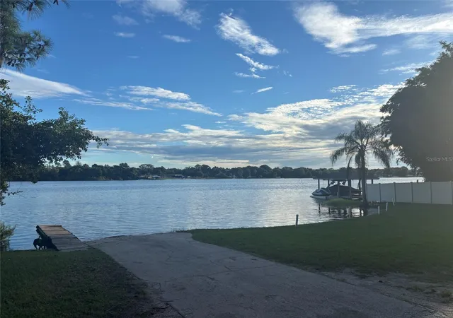 Photo 3 of Single family home for sale at 1521 Frances Dr, Apopka, FL 32703 | MLS# O6446364 | Listing updated on 2026-10-02