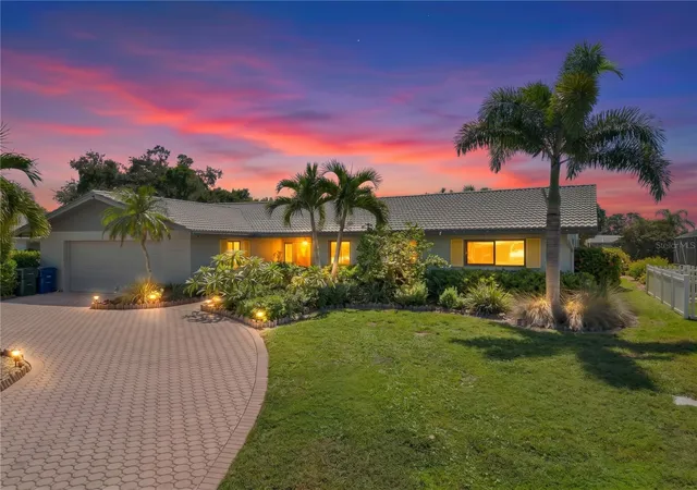 Photo 2 of Single family home for sale at 3377 Spring Ml Cir, Sarasota, FL 34239 | MLS# TB8553856 | Listing updated on 2026-10-02