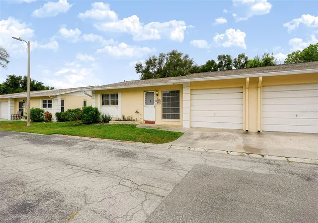 Photo 3 of House for sale at 852 Oxford Ct, Dunedin, FL 34698 | MLS# TB8553857 | Listing updated on 2026-10-08
