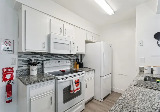 Photo 3 of Condo for sale at 5017 Laguna Bay Cir #100, Kissimmee, FL 34746 | MLS# S5158635 | Listing updated on 2026-10-09