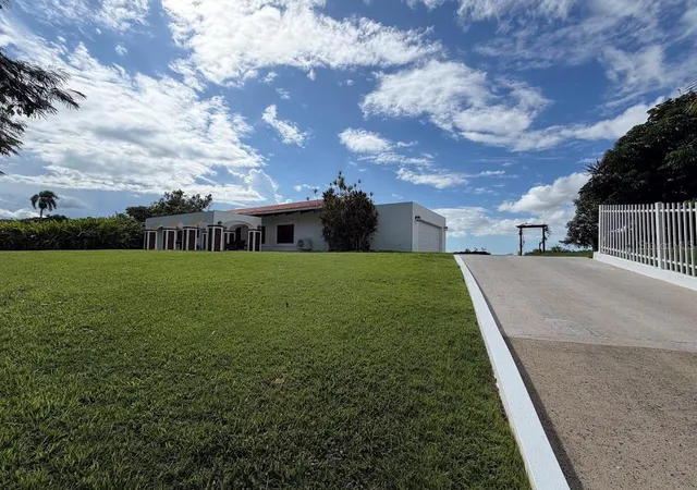 Photo 3 of Single family home for sale at 5 Camino Pedro Ramos St Beverly Hills Dev, Guaynabo, PR 00969 | MLS# PR9124609 | Listing updated on 2026-10-13