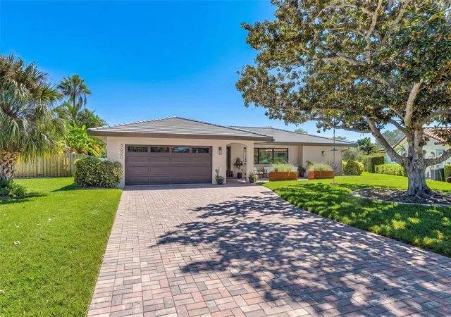Photo 2 of Single family home for sale at 3620 Pembrook Dr, Sarasota, FL 34239 | MLS# A4708061 | Listing updated on 2026-10-05