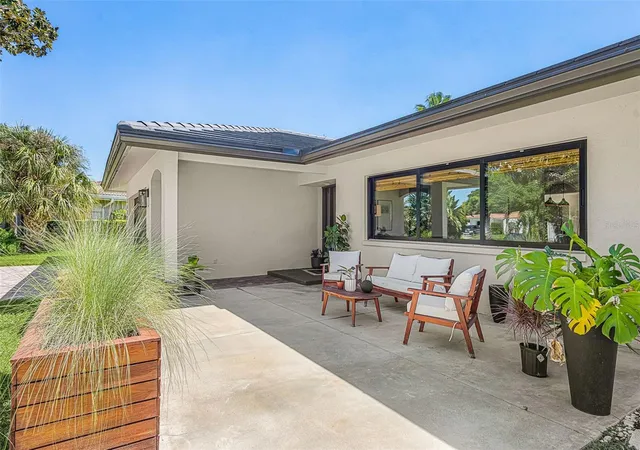 Photo 3 of Single family home for sale at 3620 Pembrook Dr, Sarasota, FL 34239 | MLS# A4708061 | Listing updated on 2026-10-05