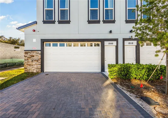 Photo 3 of Townhouse for sale at 1800 Houston St, Kissimmee, FL 34743 | MLS# S5158641 | Listing updated on 2026-10-20