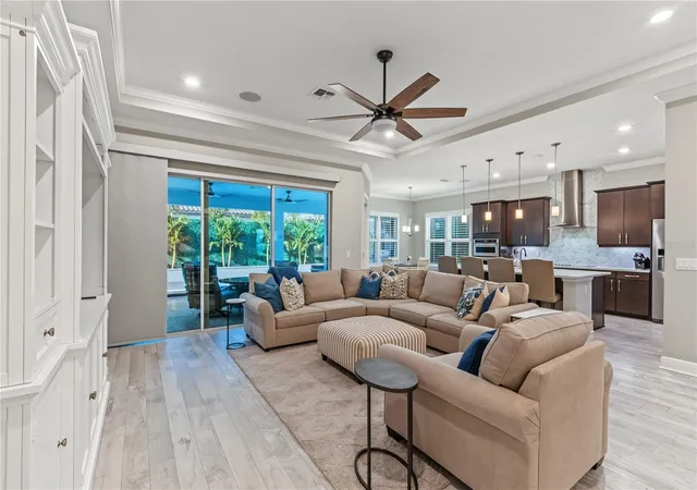 Photo 4 of Single family home for sale at 8037 Ludington Cir, Orlando, FL 32836 | MLS# O6446386 | Listing updated on 2026-10-03