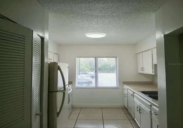 Listing Photo 4 - Condo for sale in building located at 7511 Presley Pl, Tampa, FL 33617 - Unit #102