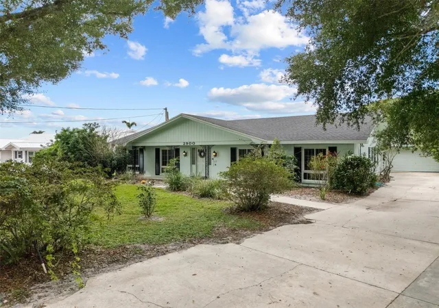 Photo 2 of Single family home for sale at 2900 Crump Rd, Winter Haven, FL 33881 | MLS# S5158645 | Listing updated on 2026-10-02