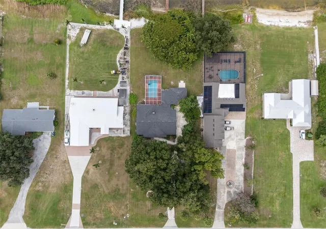 Photo 3 of Single family home for sale at 2900 Crump Rd, Winter Haven, FL 33881 | MLS# S5158645 | Listing updated on 2026-10-02
