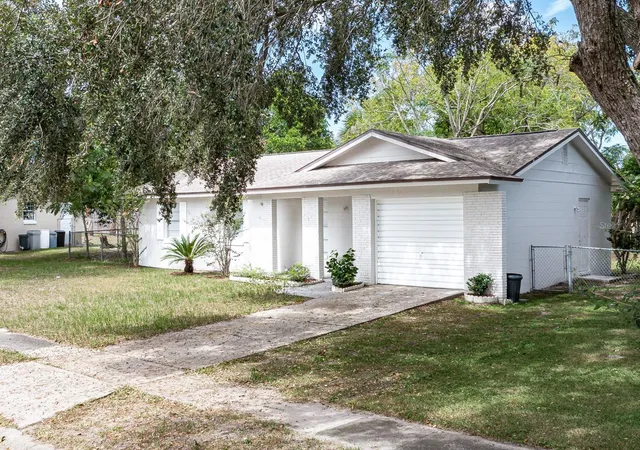 Photo 2 of Single family home for sale at 610 E Helm Way, Casselberry, FL 32707 | MLS# O6446398 | Listing updated on 2026-10-08
