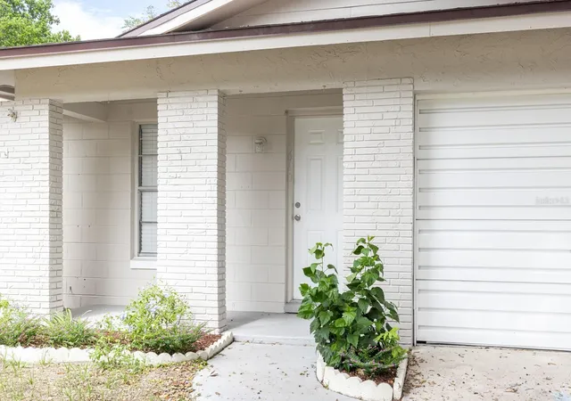 Photo 3 of Single family home for sale at 610 E Helm Way, Casselberry, FL 32707 | MLS# O6446398 | Listing updated on 2026-10-08