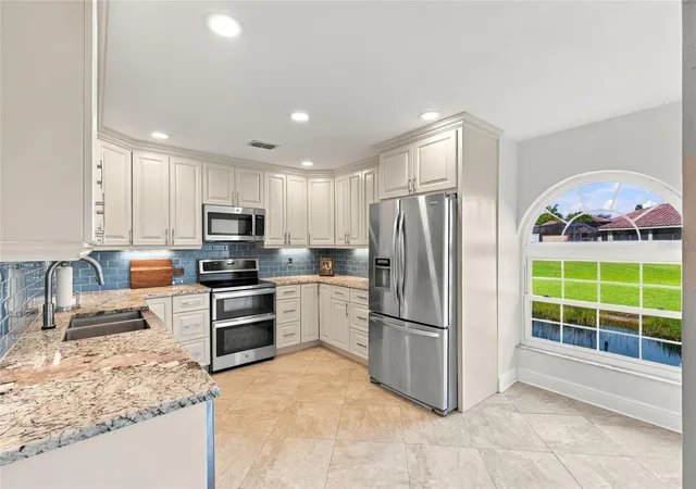 Photo 4 of Townhouse for sale at 629 Segovia Ct NE #405, Saint Petersburg, FL 33703 | MLS# TB8553905 | Listing updated on 2026-10-06