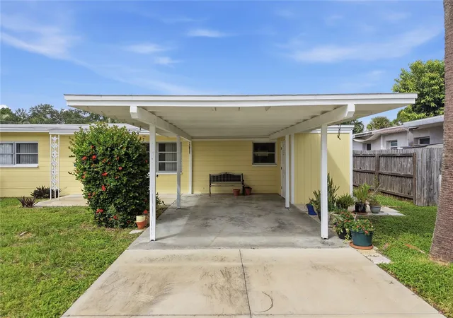 Photo 3 of Single family home for sale at 4000 Indianapolis St Ne, Saint Petersburg, FL 33703 | MLS# TB8553906 | Listing updated on 2026-10-19