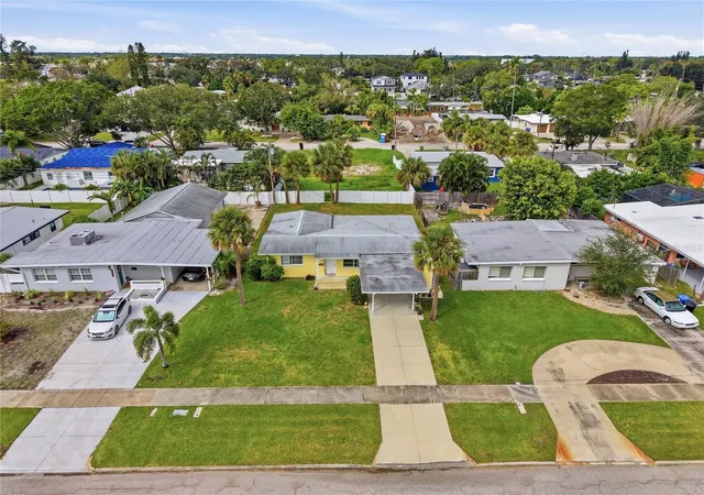 Photo 3 of Single family home for sale at 4000 Indianapolis St NE, Saint Petersburg, FL 33703 | MLS# TB8553906 | Listing updated on 2026-10-19