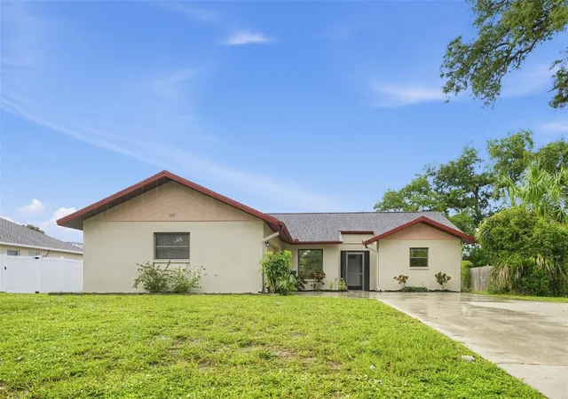 Photo 2 of Single family home for sale at 1471 Keyway Rd, Englewood, FL 34223 | MLS# O6446404 | Listing updated on 2026-10-08