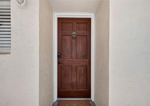 Photo 4 of Condo for sale at 995 Laguna Dr #305, Venice, FL 34285 | MLS# N6146015 | Listing updated on 2026-10-08