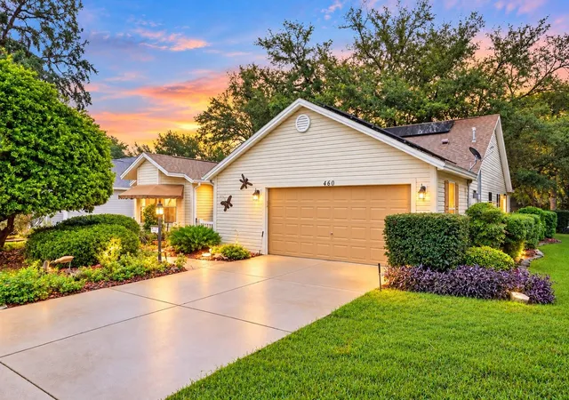 Single family home for sale at 460 Loma Paseo Dr, Lady Lake, FL 32159 | MLS# G5118496