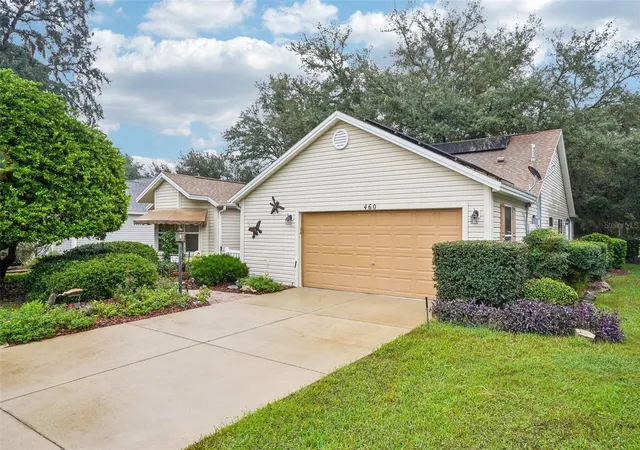 Photo 1 of Single family home for sale at 460 Loma Paseo Dr, Lady Lake, FL 32159 | MLS# G5118496 | Listing updated on 2026-10-10
