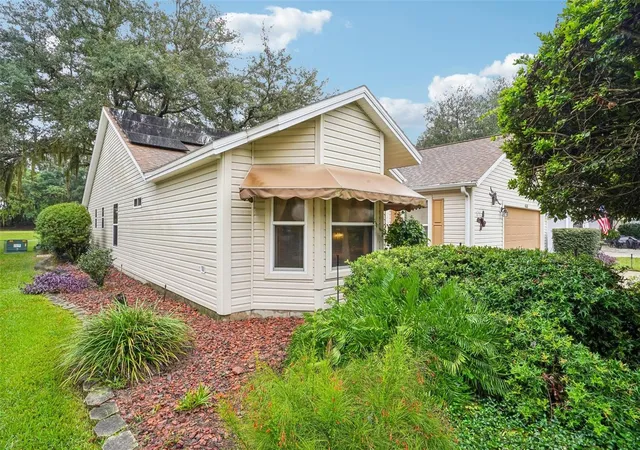 Photo 2 of Single family home for sale at 460 Loma Paseo Dr, Lady Lake, FL 32159 | MLS# G5118496 | Listing updated on 2026-10-10
